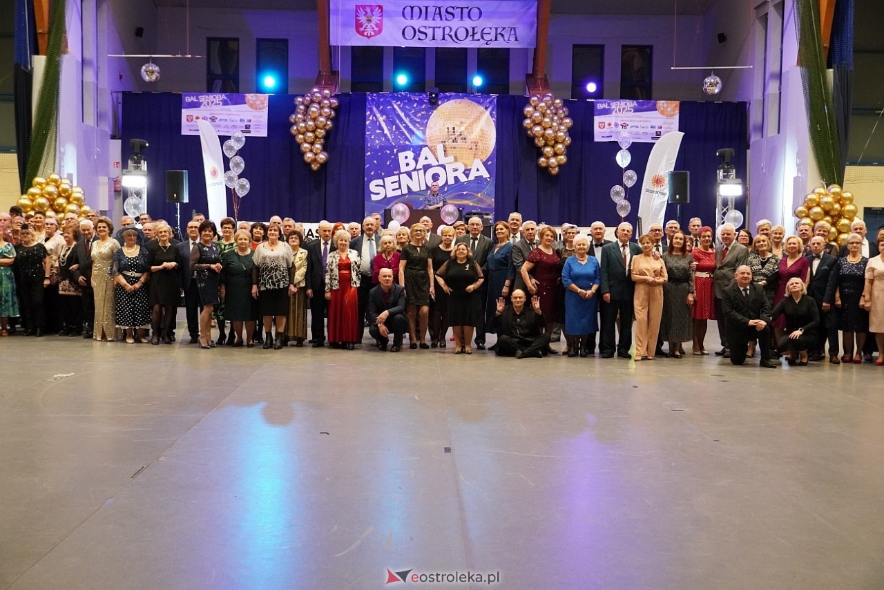 Wielki bal dla seniorów w Ostrołęce [21.02.2025] - zdjęcie #24 - eOstroleka.pl