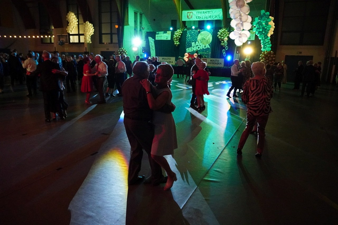 Wielki bal dla seniorów w Ostrołęce [21.02.2025] - zdjęcie #23 - eOstroleka.pl