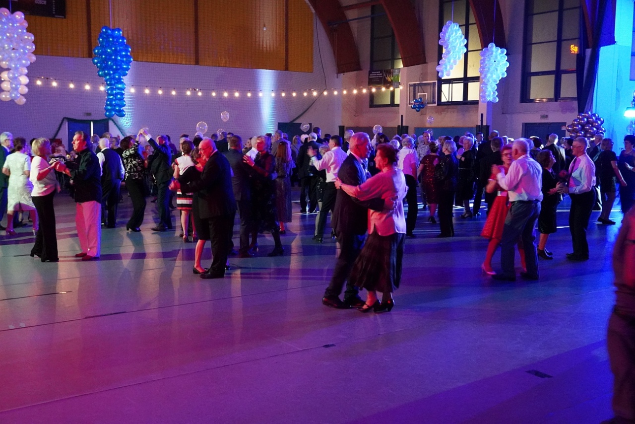 Wielki bal dla seniorów w Ostrołęce [21.02.2025] - zdjęcie #22 - eOstroleka.pl