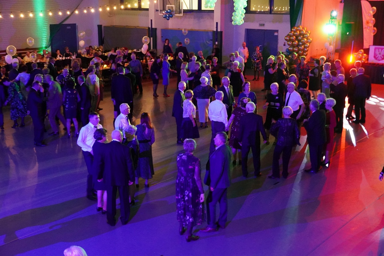 Wielki bal dla seniorów w Ostrołęce [21.02.2025] - zdjęcie #21 - eOstroleka.pl
