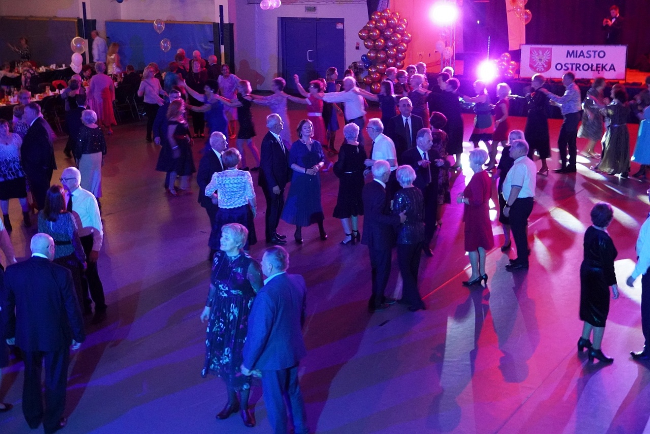 Wielki bal dla seniorów w Ostrołęce [21.02.2025] - zdjęcie #19 - eOstroleka.pl