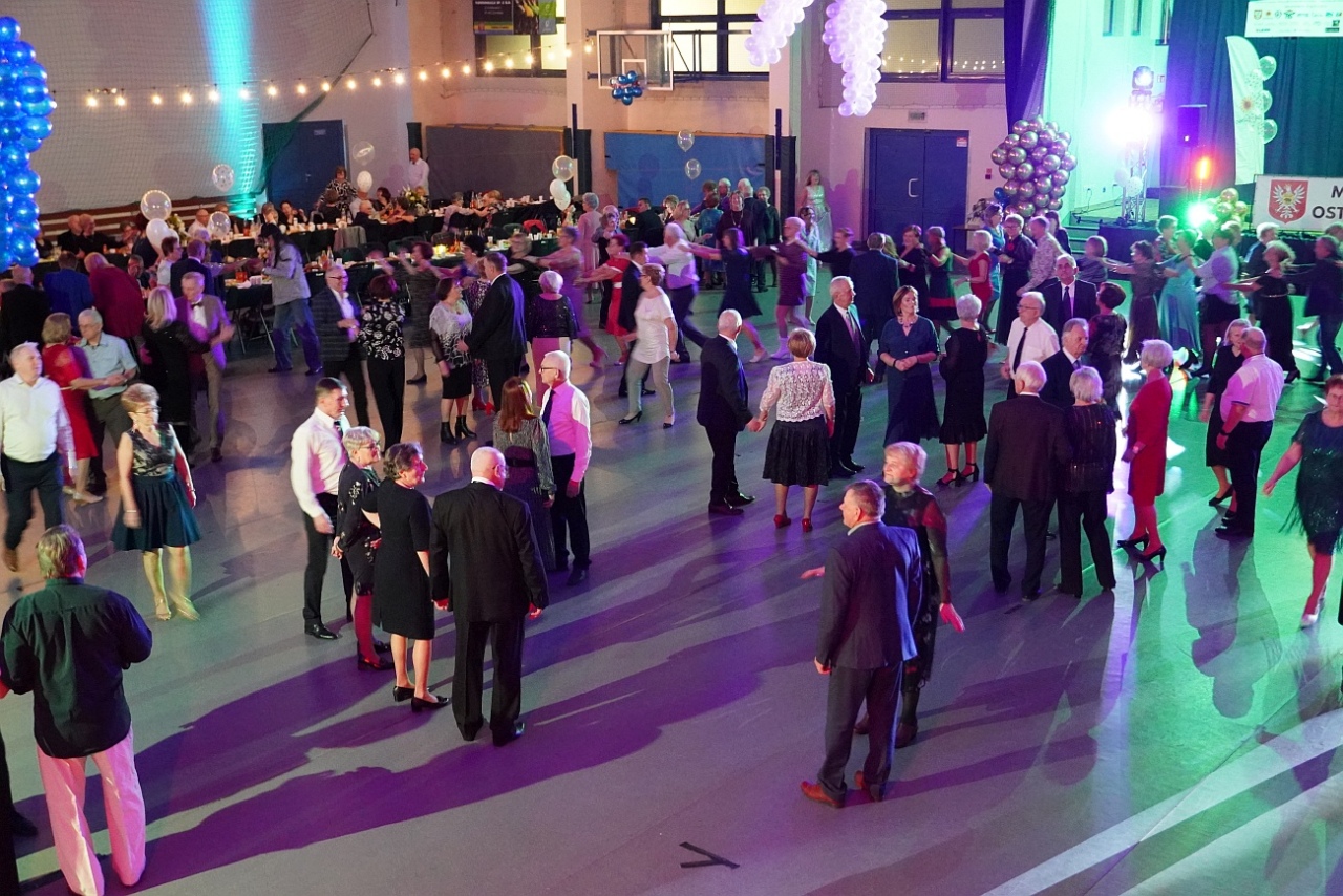Wielki bal dla seniorów w Ostrołęce [21.02.2025] - zdjęcie #18 - eOstroleka.pl