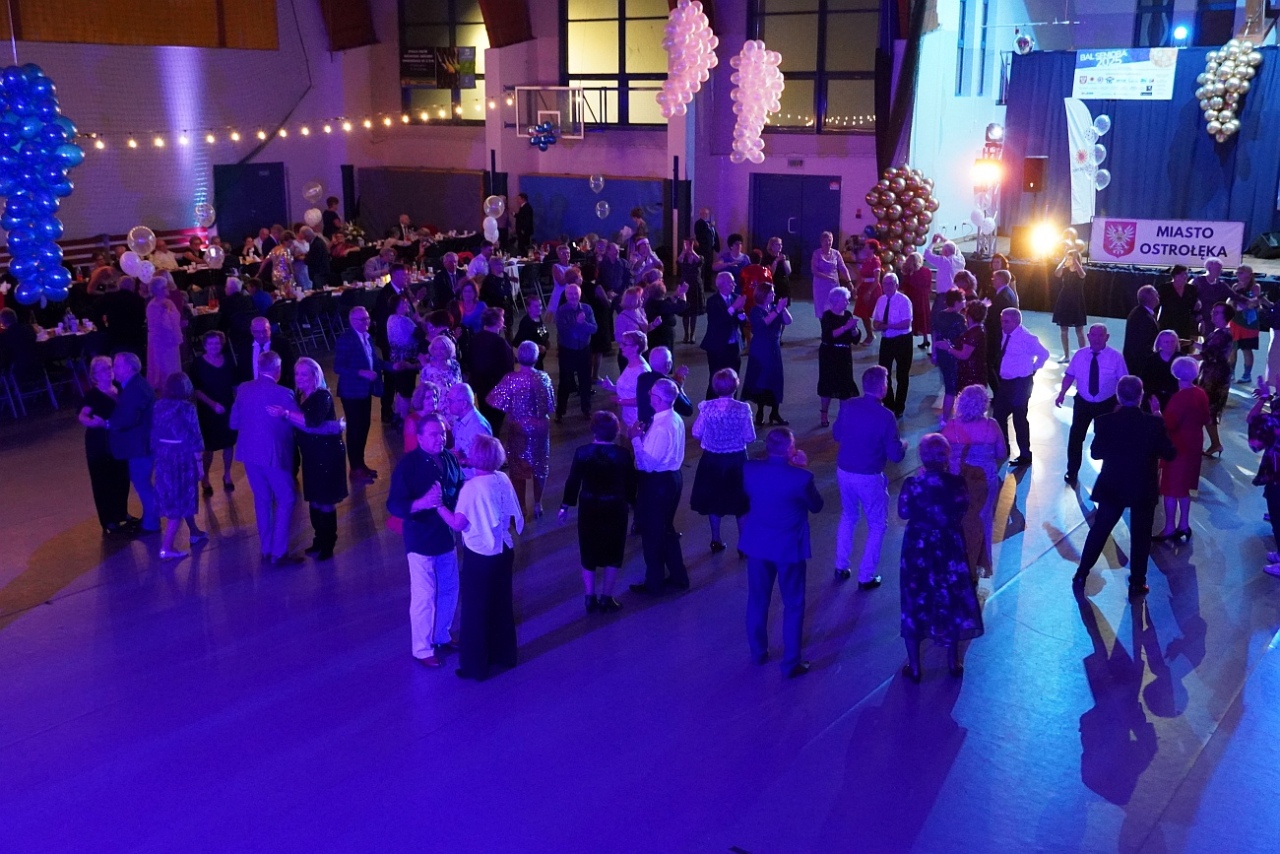 Wielki bal dla seniorów w Ostrołęce [21.02.2025] - zdjęcie #16 - eOstroleka.pl
