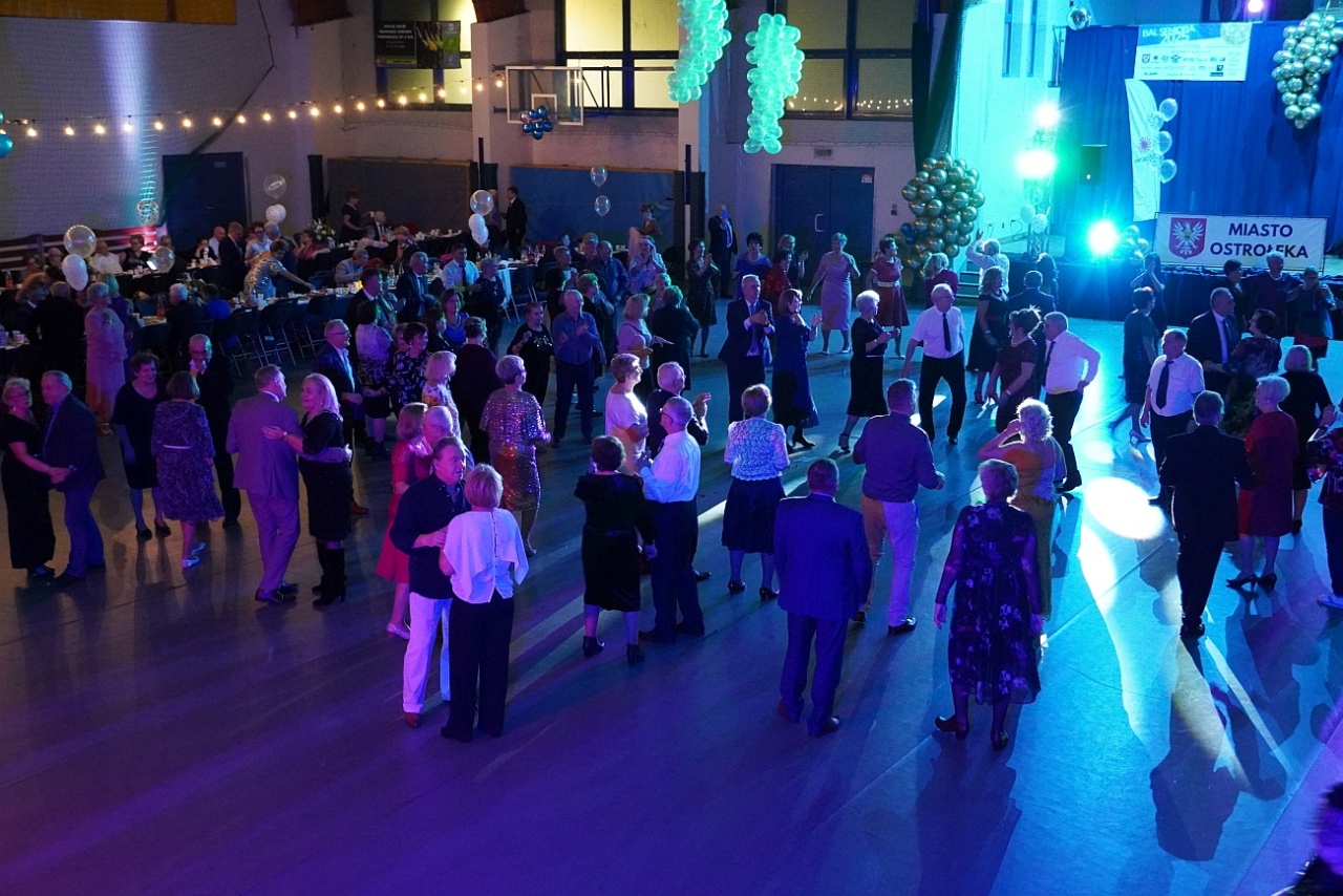 Wielki bal dla seniorów w Ostrołęce [21.02.2025] - zdjęcie #15 - eOstroleka.pl