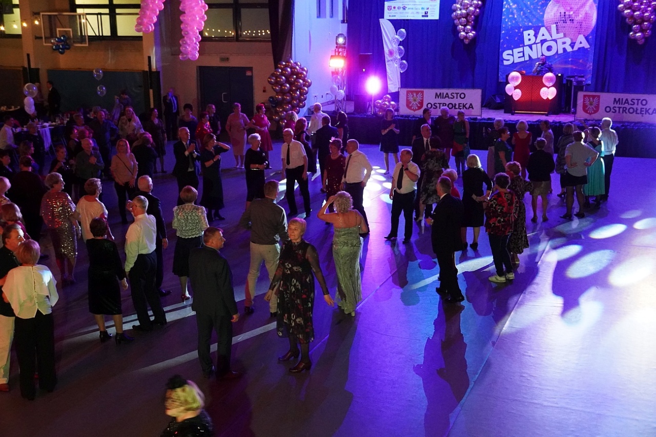 Wielki bal dla seniorów w Ostrołęce [21.02.2025] - zdjęcie #14 - eOstroleka.pl