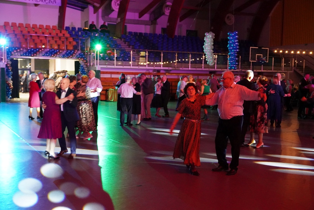 Wielki bal dla seniorów w Ostrołęce [21.02.2025] - zdjęcie #11 - eOstroleka.pl