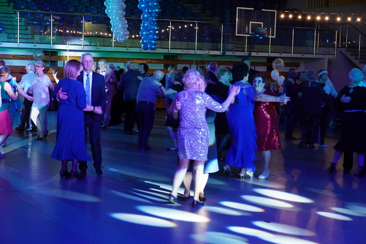 Wielki bal dla seniorów w Ostrołęce [21.02.2025] - zdjęcie #10 - eOstroleka.pl
