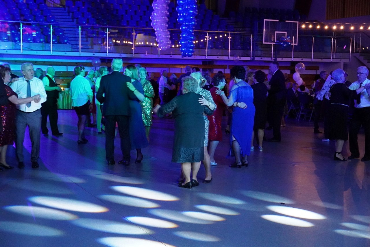 Wielki bal dla seniorów w Ostrołęce [21.02.2025] - zdjęcie #8 - eOstroleka.pl
