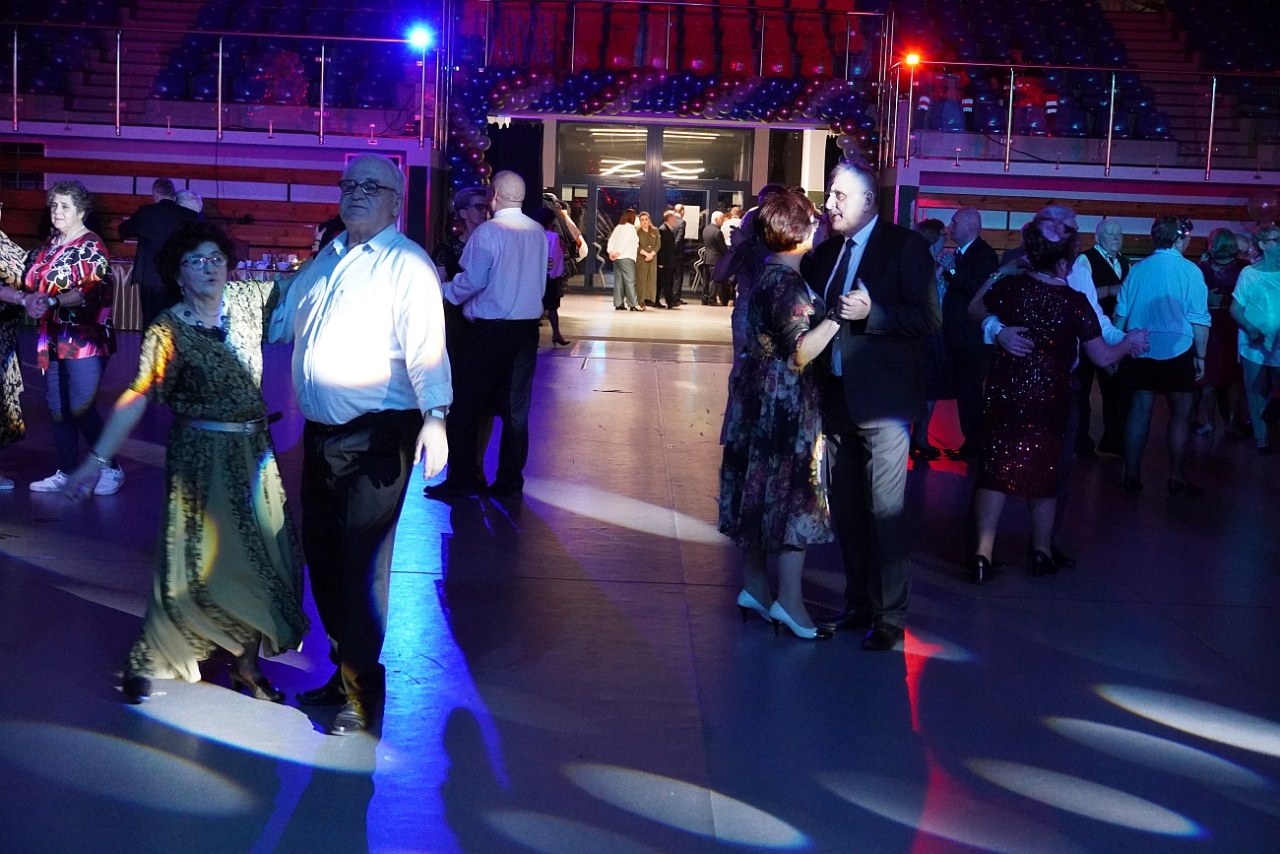 Wielki bal dla seniorów w Ostrołęce [21.02.2025] - zdjęcie #7 - eOstroleka.pl