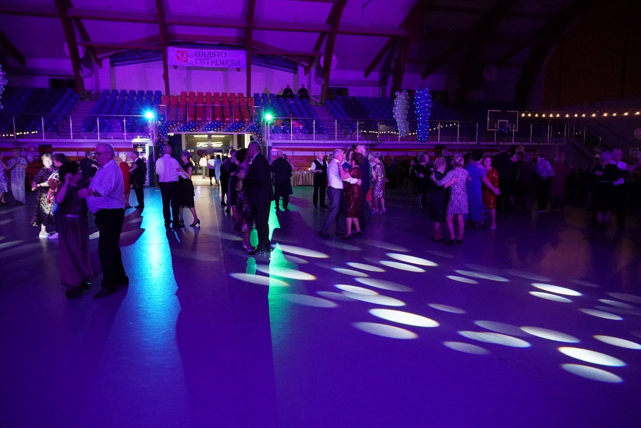 Wielki bal dla seniorów w Ostrołęce [21.02.2025] - zdjęcie #5 - eOstroleka.pl