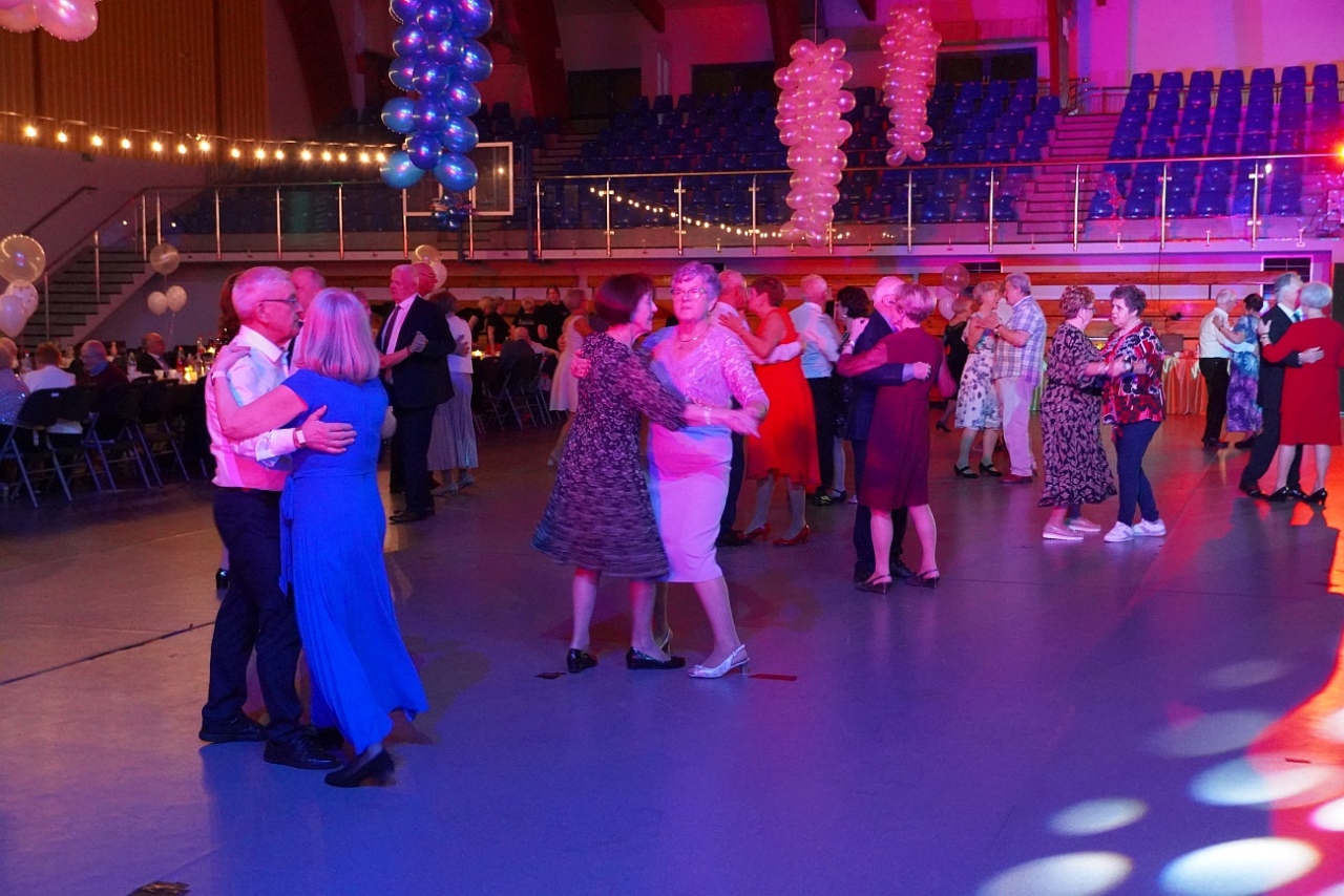 Wielki bal dla seniorów w Ostrołęce [21.02.2025] - zdjęcie #4 - eOstroleka.pl