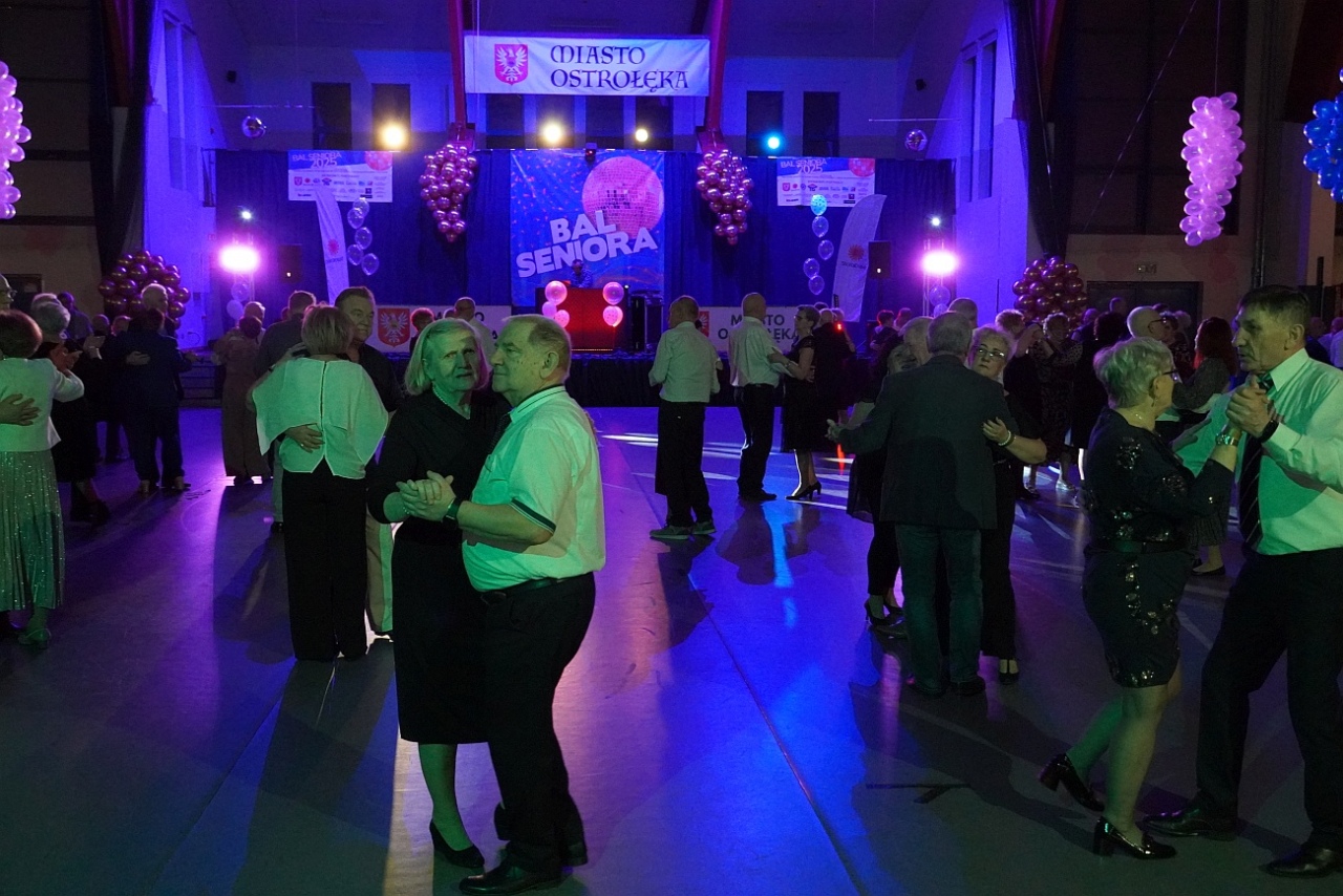 Wielki bal dla seniorów w Ostrołęce [21.02.2025] - zdjęcie #3 - eOstroleka.pl