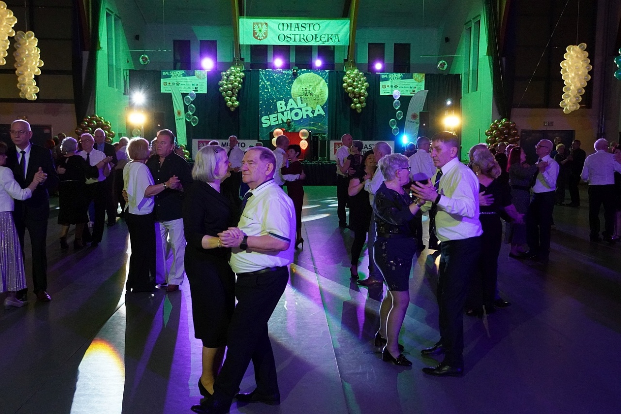 Wielki bal dla seniorów w Ostrołęce [21.02.2025] - zdjęcie #2 - eOstroleka.pl