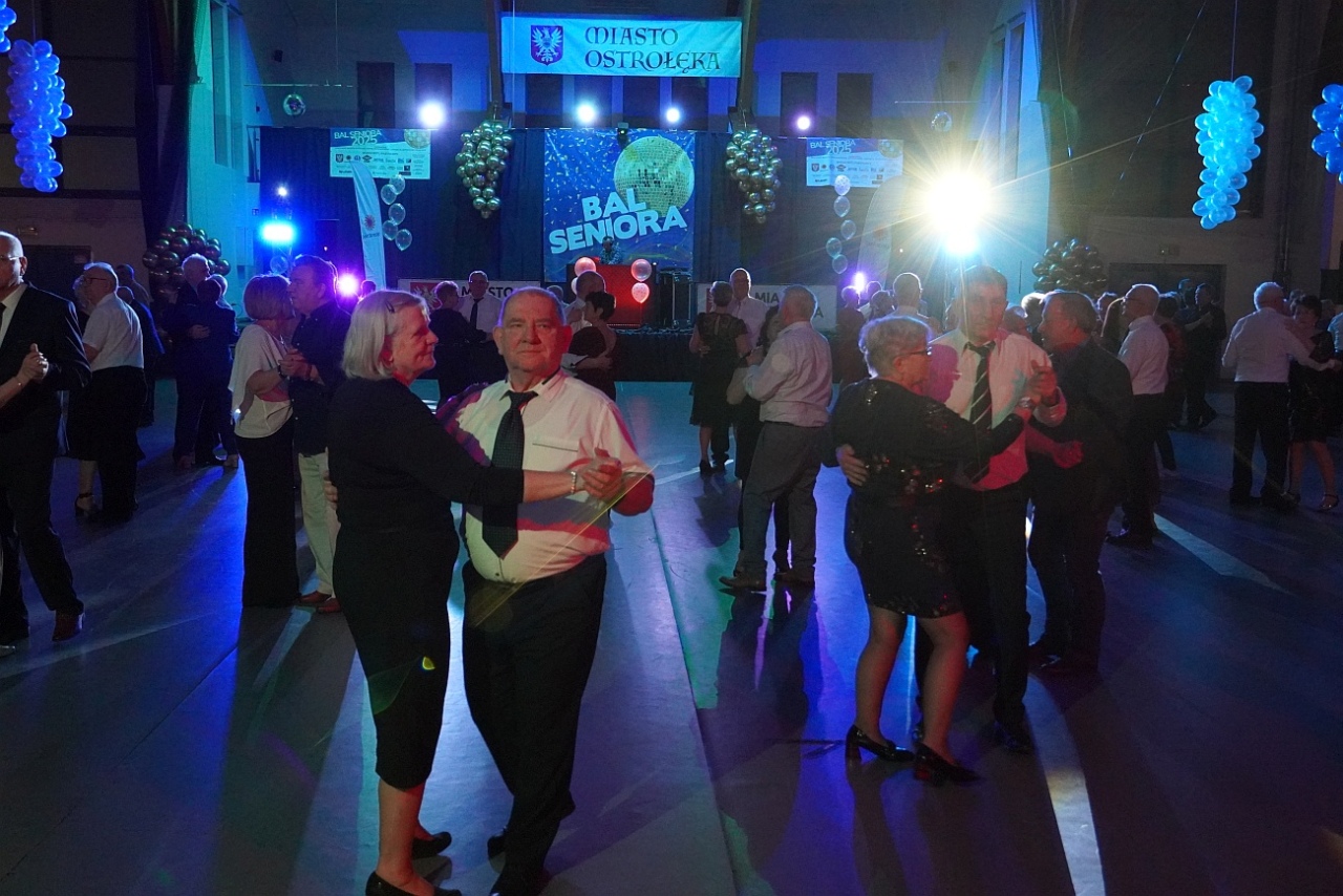 Wielki bal dla seniorów w Ostrołęce [21.02.2025] - zdjęcie #1 - eOstroleka.pl