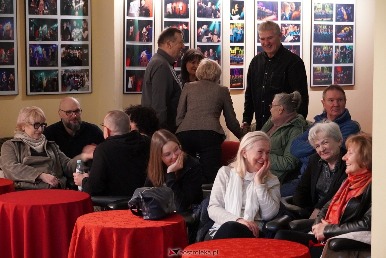 Koncert grupy wokalnej Trzecie Zwrotki Z serca śpiewane, piosenki wybrane [21.02.2025] - zdjęcie #16 - eOstroleka.pl