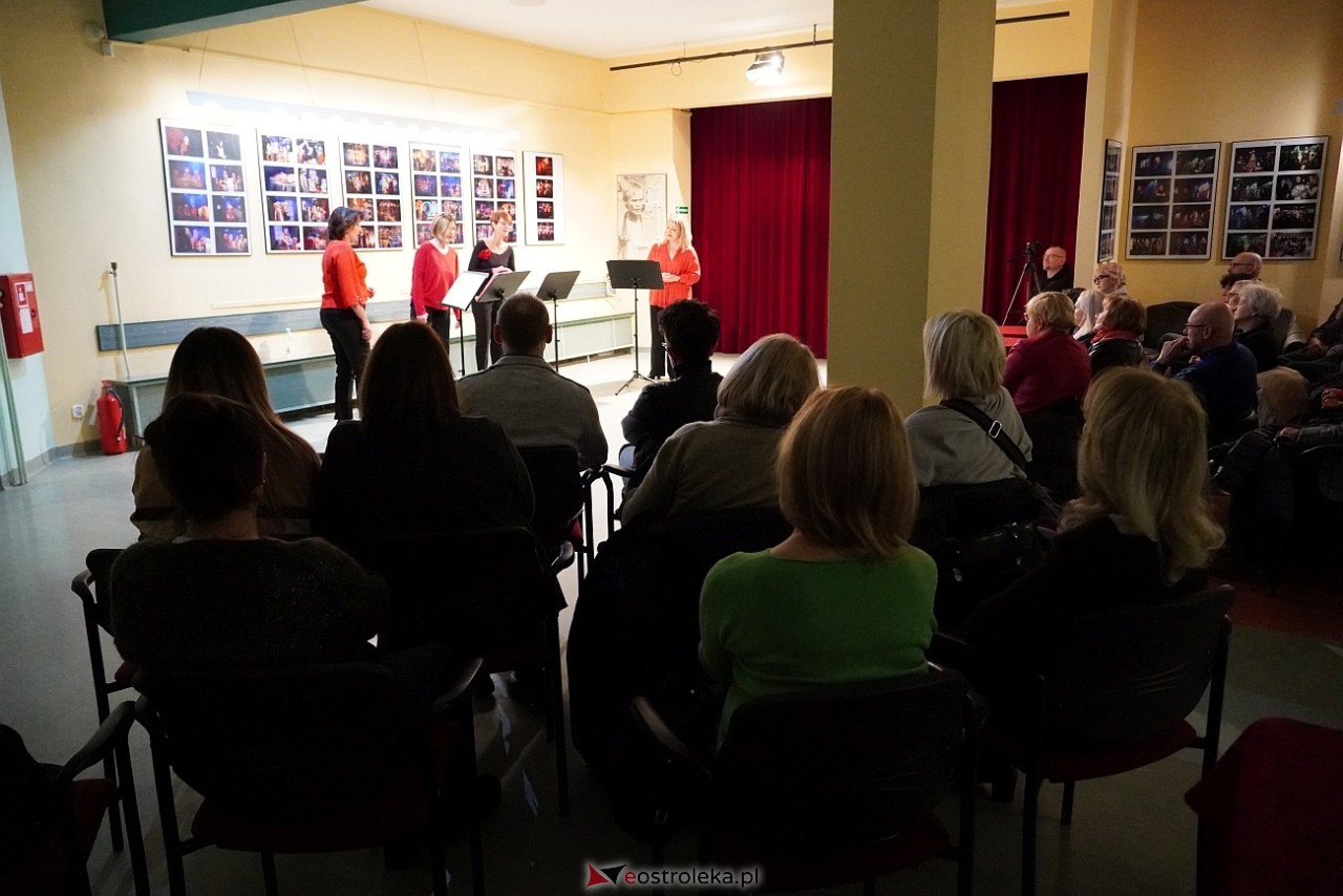 Koncert grupy wokalnej Trzecie Zwrotki Z serca śpiewane, piosenki wybrane [21.02.2025] - zdjęcie #3 - eOstroleka.pl
