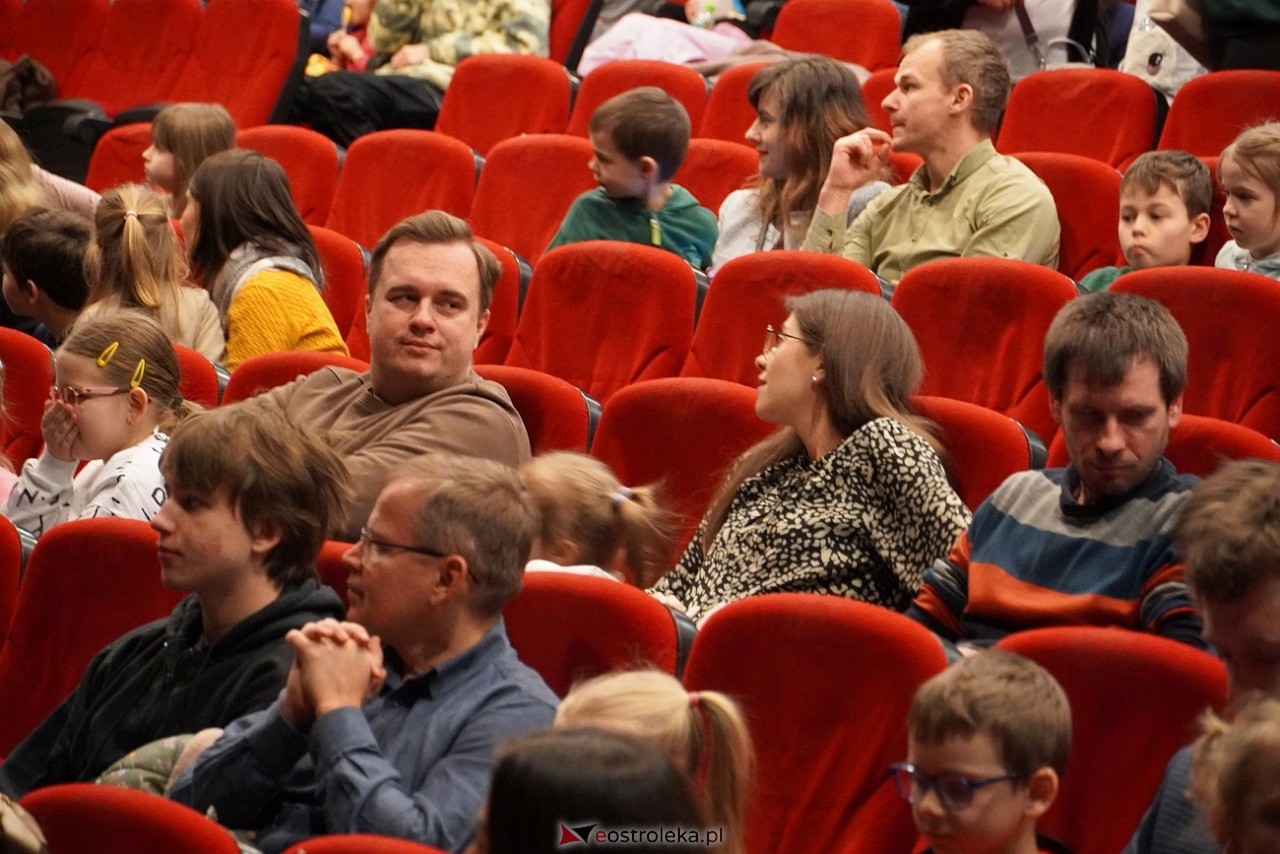 Godziny dla Rodziny: spektakl O krasnoludkach i sierotce Marysi [23.02.2025] - zdjęcie #13 - eOstroleka.pl