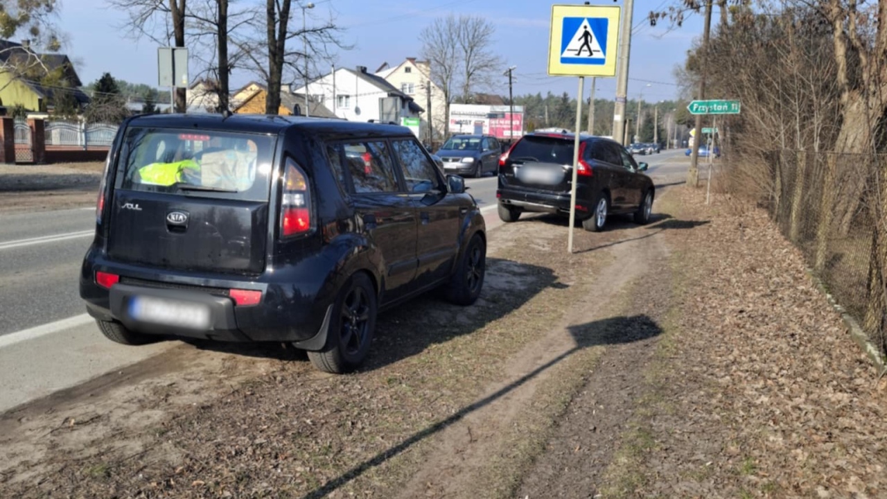 Kolizja na ulicy Stacha Konwy – błąd, który mógł skończyć się tragicznie [24.02.2025] - zdjęcie #5 - eOstroleka.pl