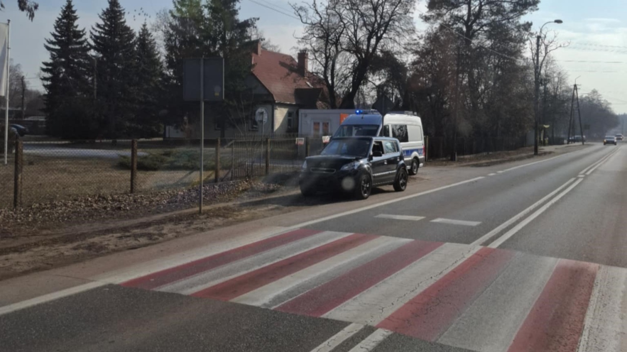 Kolizja na ulicy Stacha Konwy – błąd, który mógł skończyć się tragicznie [24.02.2025] - zdjęcie #2 - eOstroleka.pl