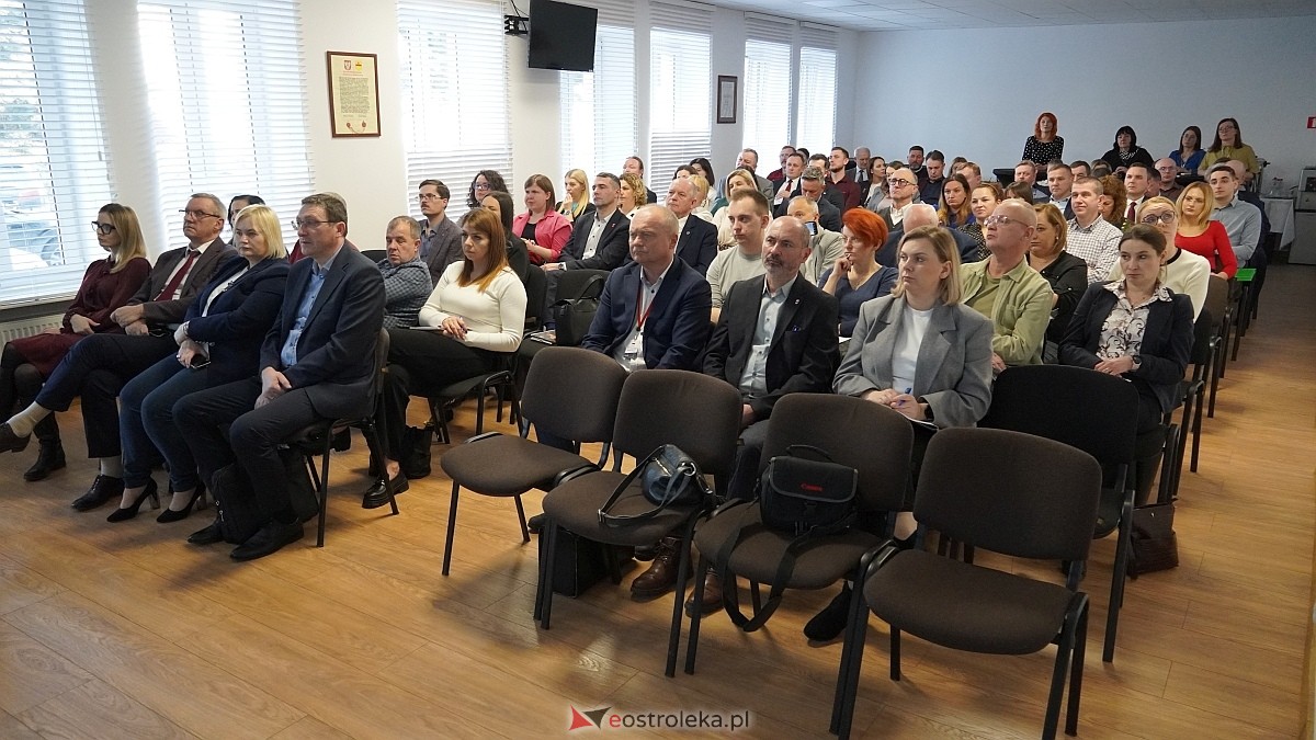 Konferencja Zielone programy wsparcia dla samorządów w Ostrołęce [24.02.2025] - zdjęcie #21 - eOstroleka.pl
