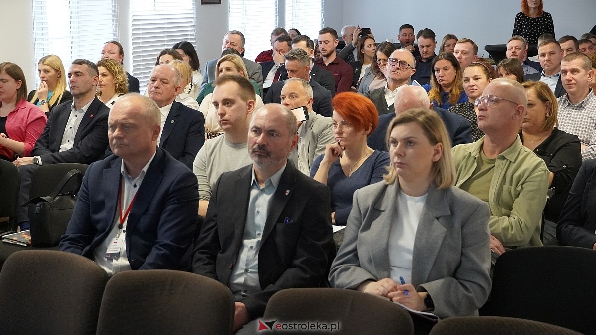 Konferencja Zielone programy wsparcia dla samorządów w Ostrołęce [24.02.2025] - zdjęcie #20 - eOstroleka.pl