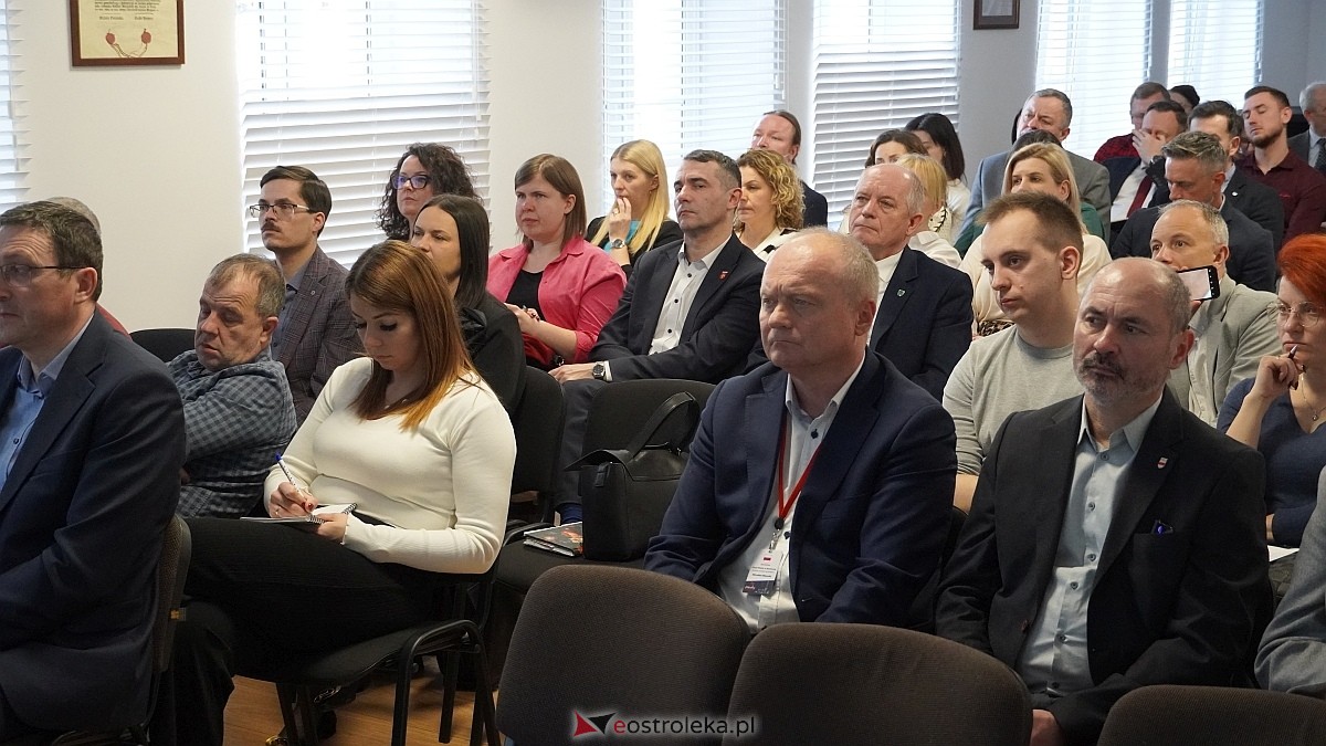 Konferencja Zielone programy wsparcia dla samorządów w Ostrołęce [24.02.2025] - zdjęcie #19 - eOstroleka.pl