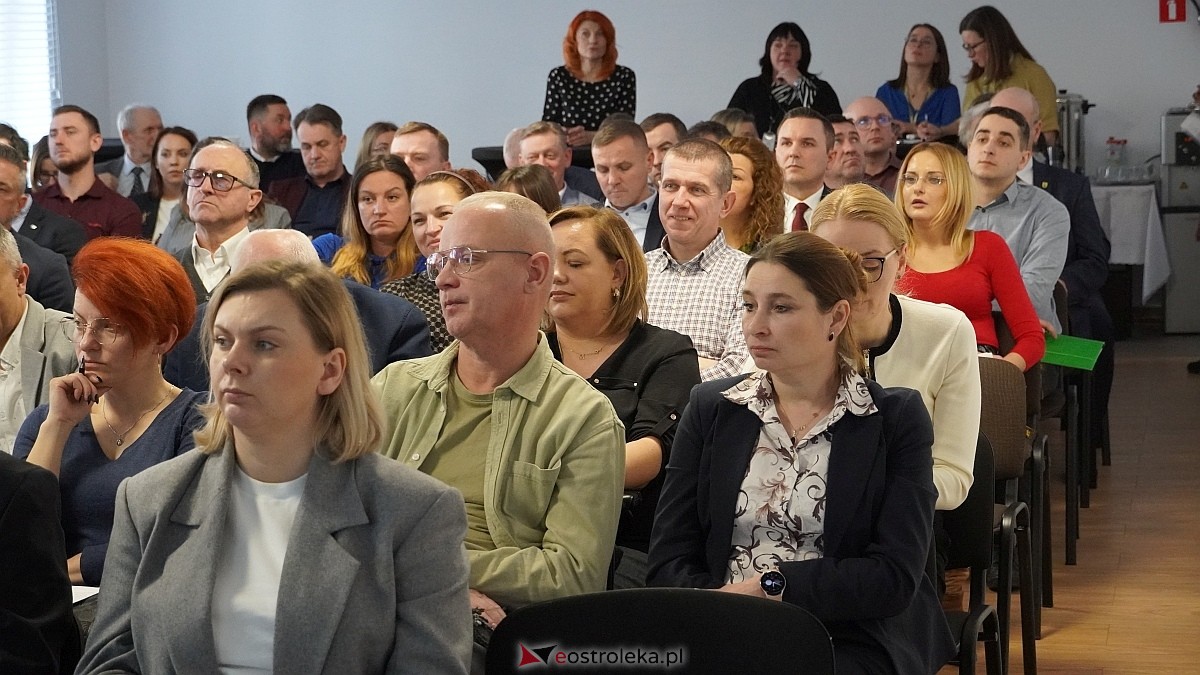 Konferencja Zielone programy wsparcia dla samorządów w Ostrołęce [24.02.2025] - zdjęcie #11 - eOstroleka.pl