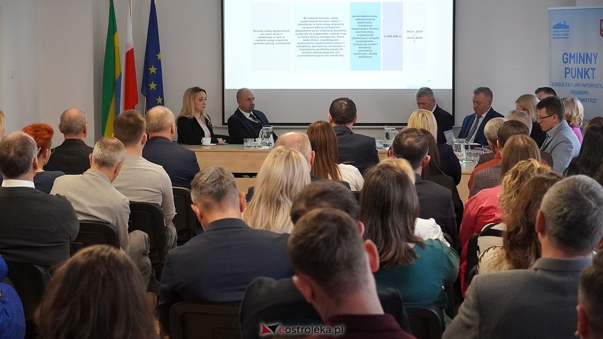 Konferencja Zielone programy wsparcia dla samorządów w Ostrołęce [24.02.2025] - zdjęcie #3 - eOstroleka.pl