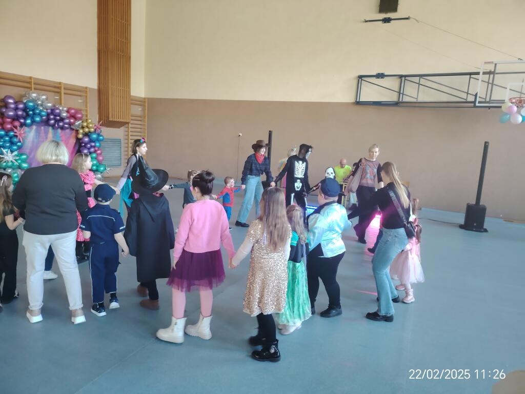 Bal karnawałowy w ZSP w Kadzidle [22.02.2025] - zdjęcie #13 - eOstroleka.pl