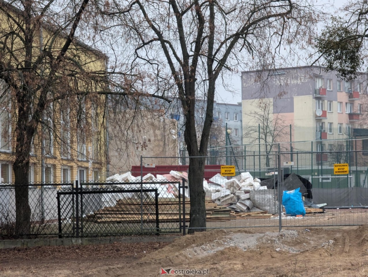 Prace rozbiórkowe przy SP 6 ruszyły [25.02.2025] - zdjęcie #5 - eOstroleka.pl