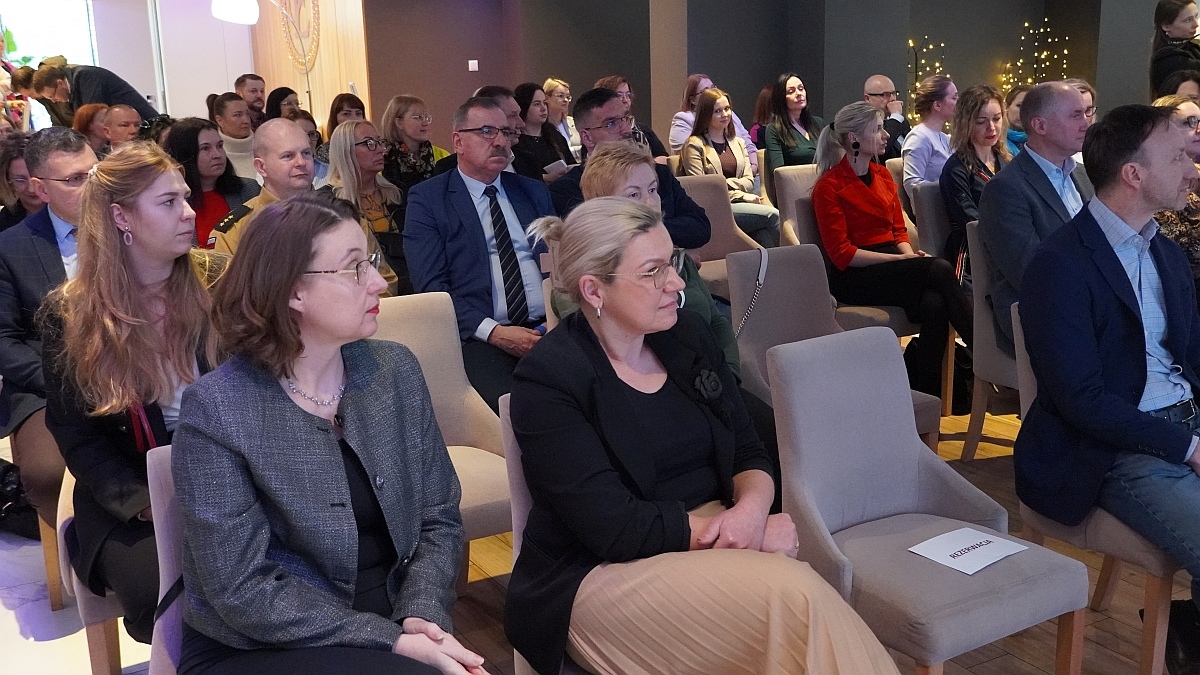 Konferencja Aktualne potrzeby rynku pracy i zatrudnienia cudzoziemców w Ostrołęce [25.02.2025] - zdjęcie #42 - eOstroleka.pl