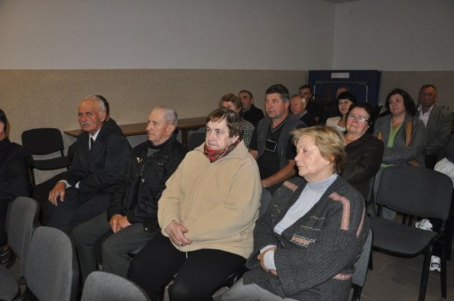 Spotkanie Arkadiusza Czartoryskiego i Roberta Mamątowa z mieszkańcami Daniszewa (10.IX.2011) - zdjęcie #2 - eOstroleka.pl