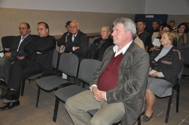 Spotkanie Arkadiusza Czartoryskiego i Roberta Mamątowa z mieszkańcami Daniszewa (10.IX.2011) - zdjęcie #15 - eOstroleka.pl
