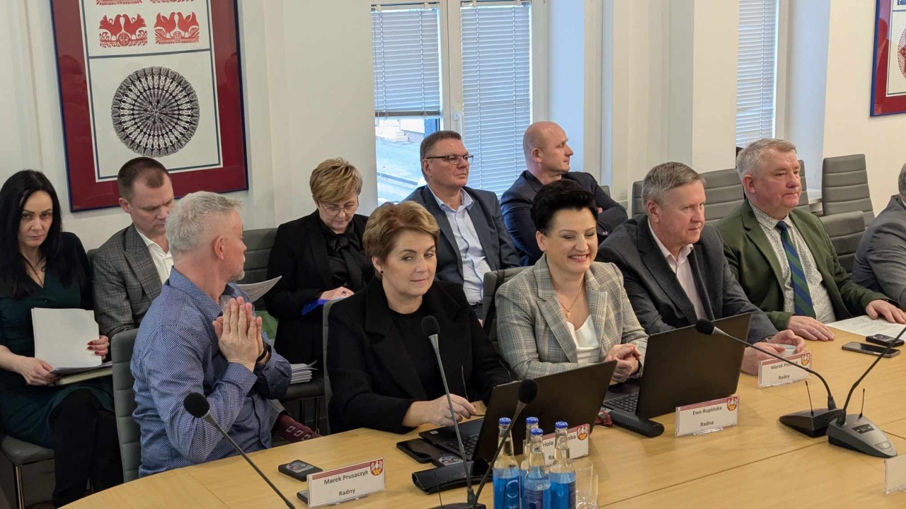 Sesja rady powiatu ostrołęckiego [25.02.2025] - zdjęcie #4 - eOstroleka.pl