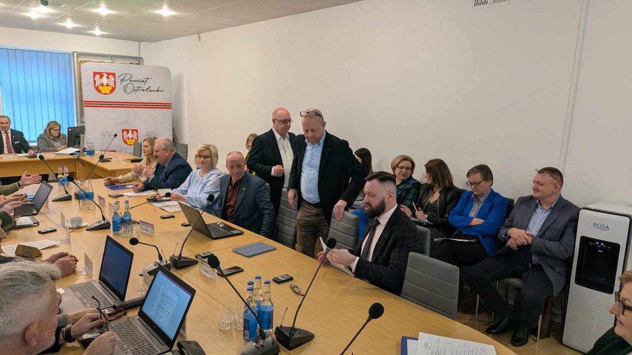 Sesja rady powiatu ostrołęckiego [25.02.2025] - zdjęcie #6 - eOstroleka.pl