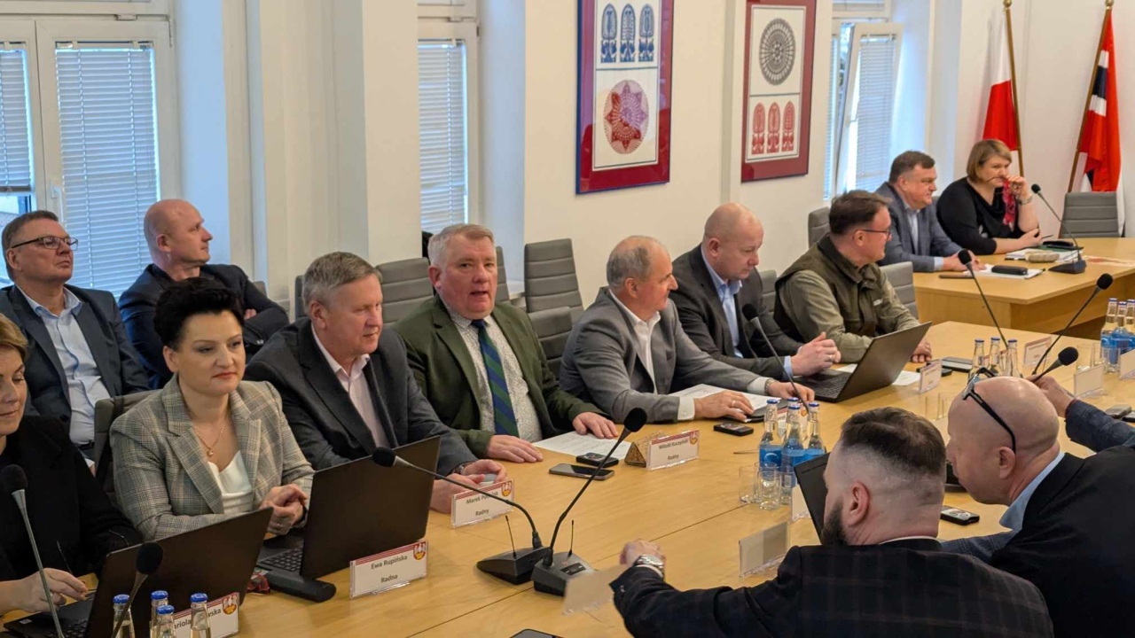Sesja rady powiatu ostrołęckiego [25.02.2025] - zdjęcie #5 - eOstroleka.pl