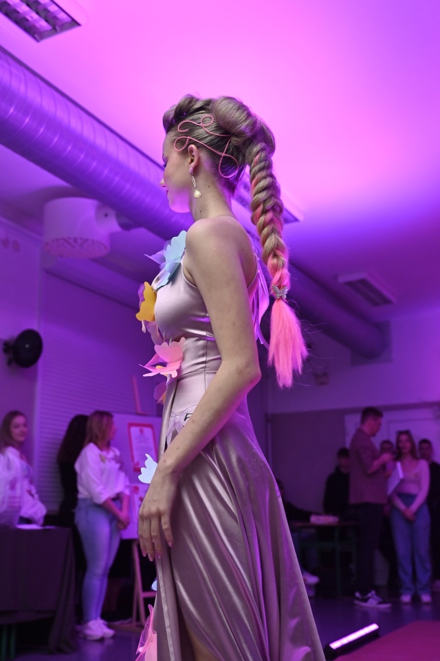 Festiwal Fryzjerstwa Artystycznego w ZSZ nr 2 [26.02.2025] - zdjęcie #6 - eOstroleka.pl
