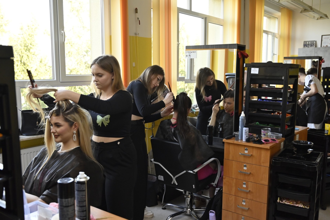 Festiwal Fryzjerstwa Artystycznego w ZSZ nr 2 [26.02.2025] - zdjęcie #3 - eOstroleka.pl