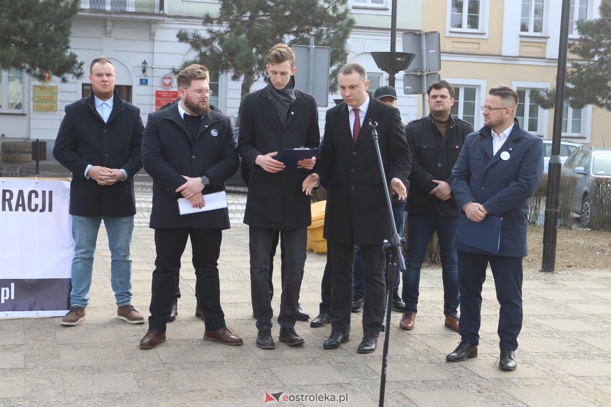 Konferencja Konferedacji w sprawie Centrum Integracji Cudzoziemców [26.02.2025] - zdjęcie #18 - eOstroleka.pl