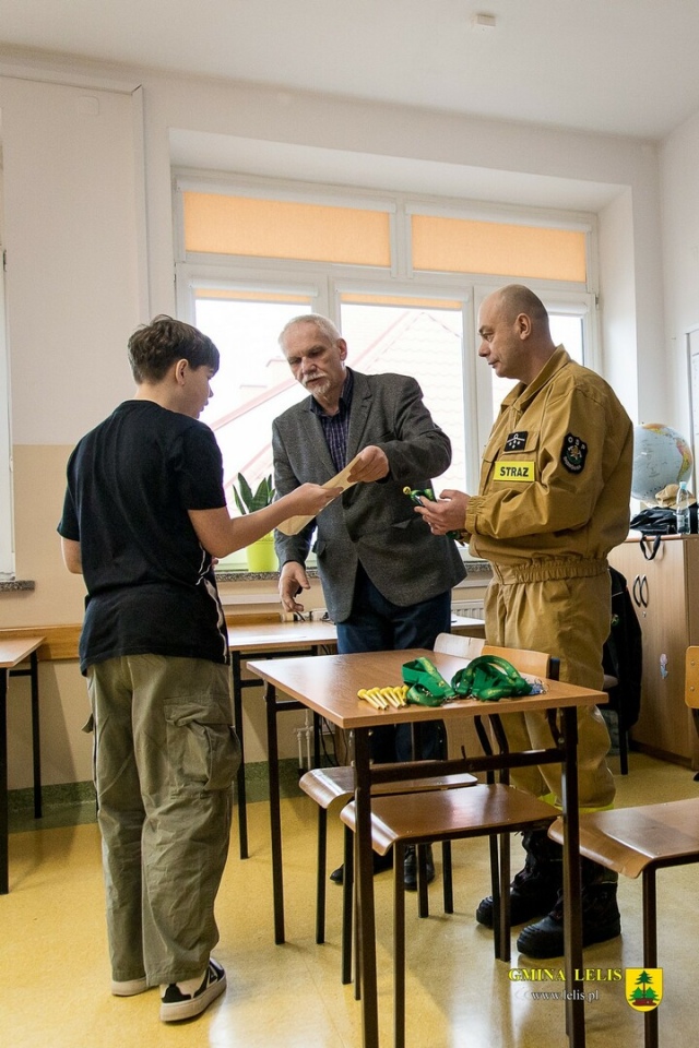 Eliminacje gminne XLVII Ogólnopolskiego Turnieju Wiedzy Pożarniczej „MŁODZIEŻ ZAPOBIEGA POŻAROM” w Lelisie [25.02.2025] - zdjęcie #17 - eOstroleka.pl
