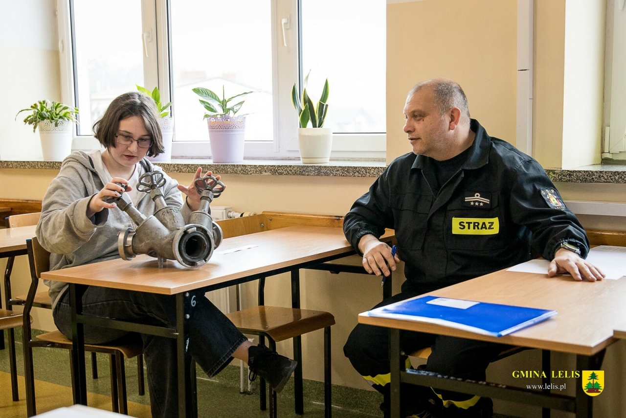 Eliminacje gminne XLVII Ogólnopolskiego Turnieju Wiedzy Pożarniczej „MŁODZIEŻ ZAPOBIEGA POŻAROM” w Lelisie [25.02.2025] - zdjęcie #7 - eOstroleka.pl