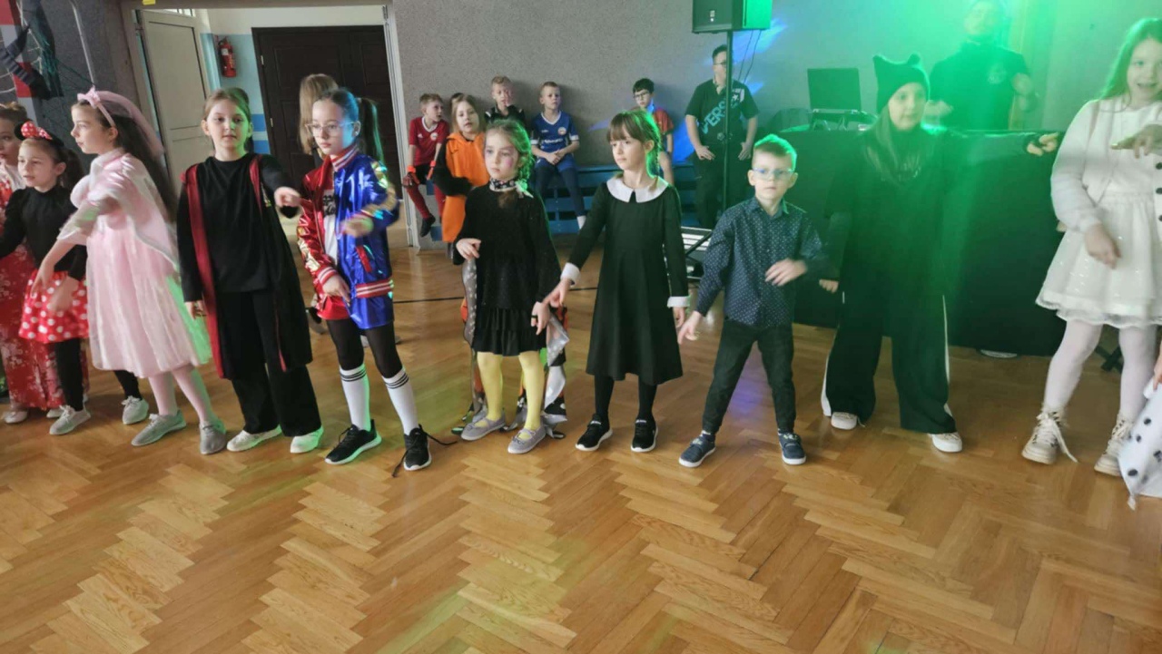 Bal karnawałowy w SP 10 w Ostrołęce  - zdjęcie #34 - eOstroleka.pl
