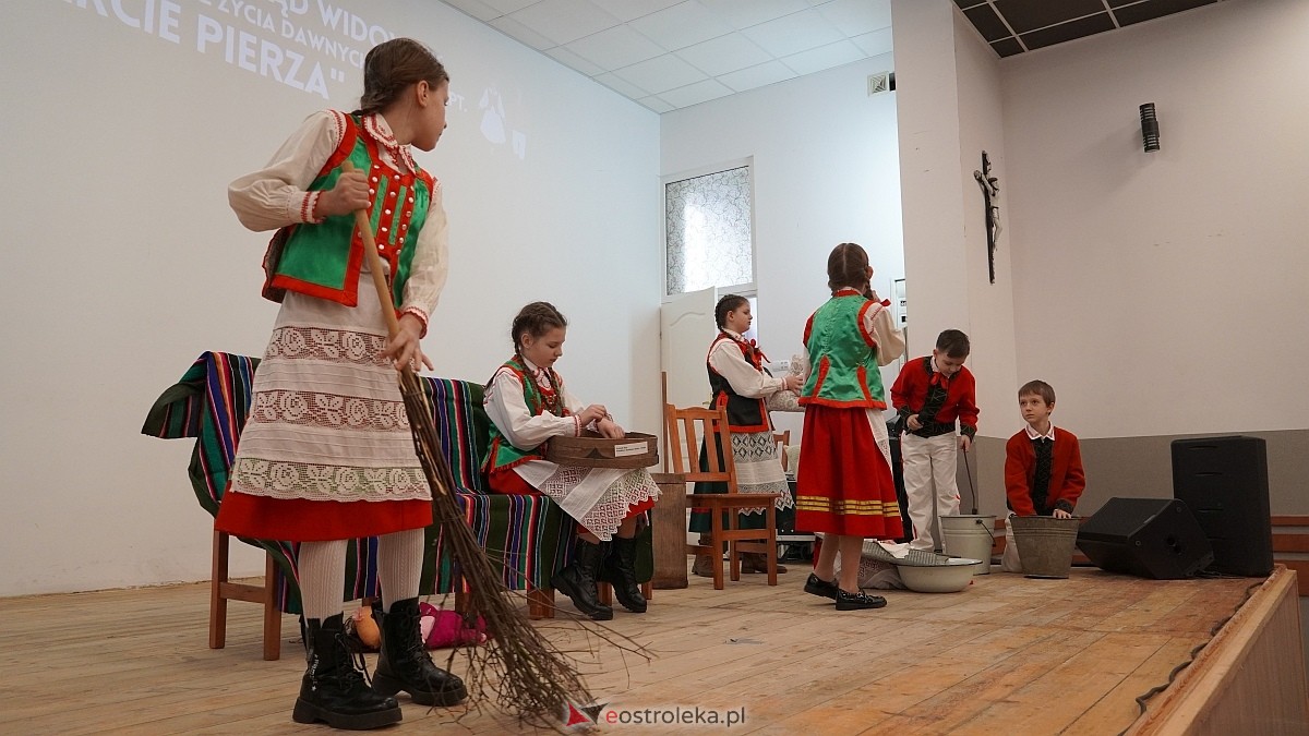 XIX przegląd folklorystyczny Darcie pierza [27.02.2025] - zdjęcie #47 - eOstroleka.pl