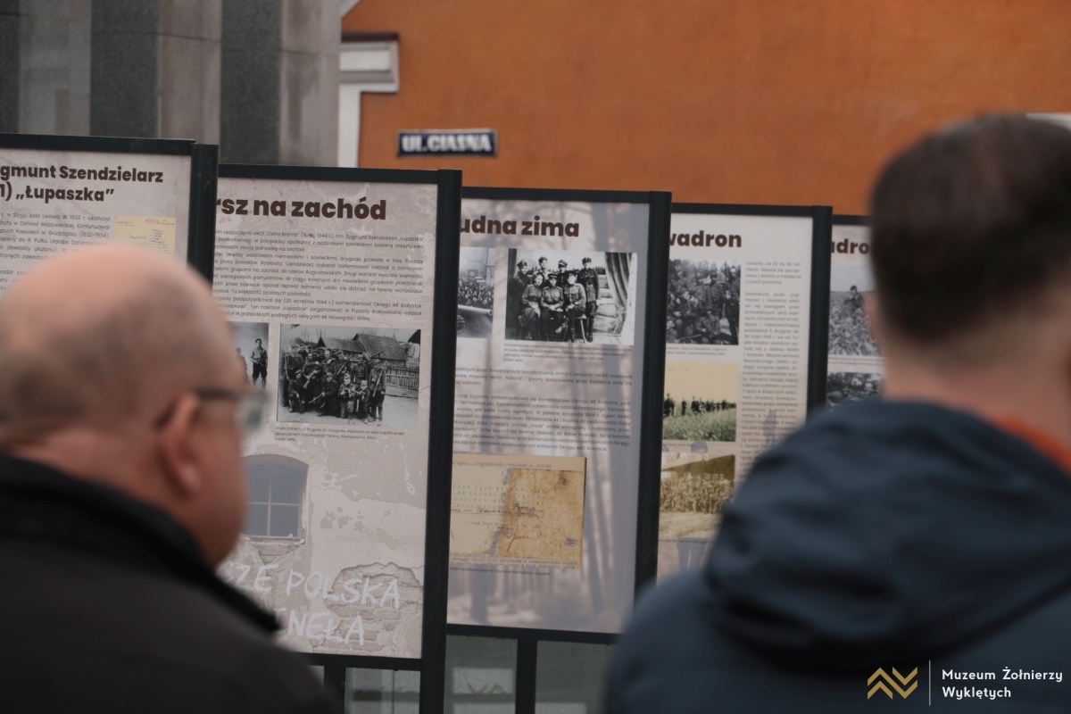 Narodowy Dzień Pamięci Żołnierzy Wyklętych - dzień pierwszy [28.02.2025] - zdjęcie #42 - eOstroleka.pl