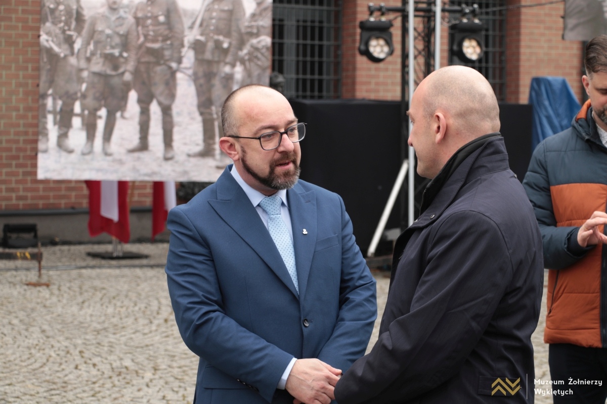 Narodowy Dzień Pamięci Żołnierzy Wyklętych - dzień pierwszy [28.02.2025] - zdjęcie #39 - eOstroleka.pl