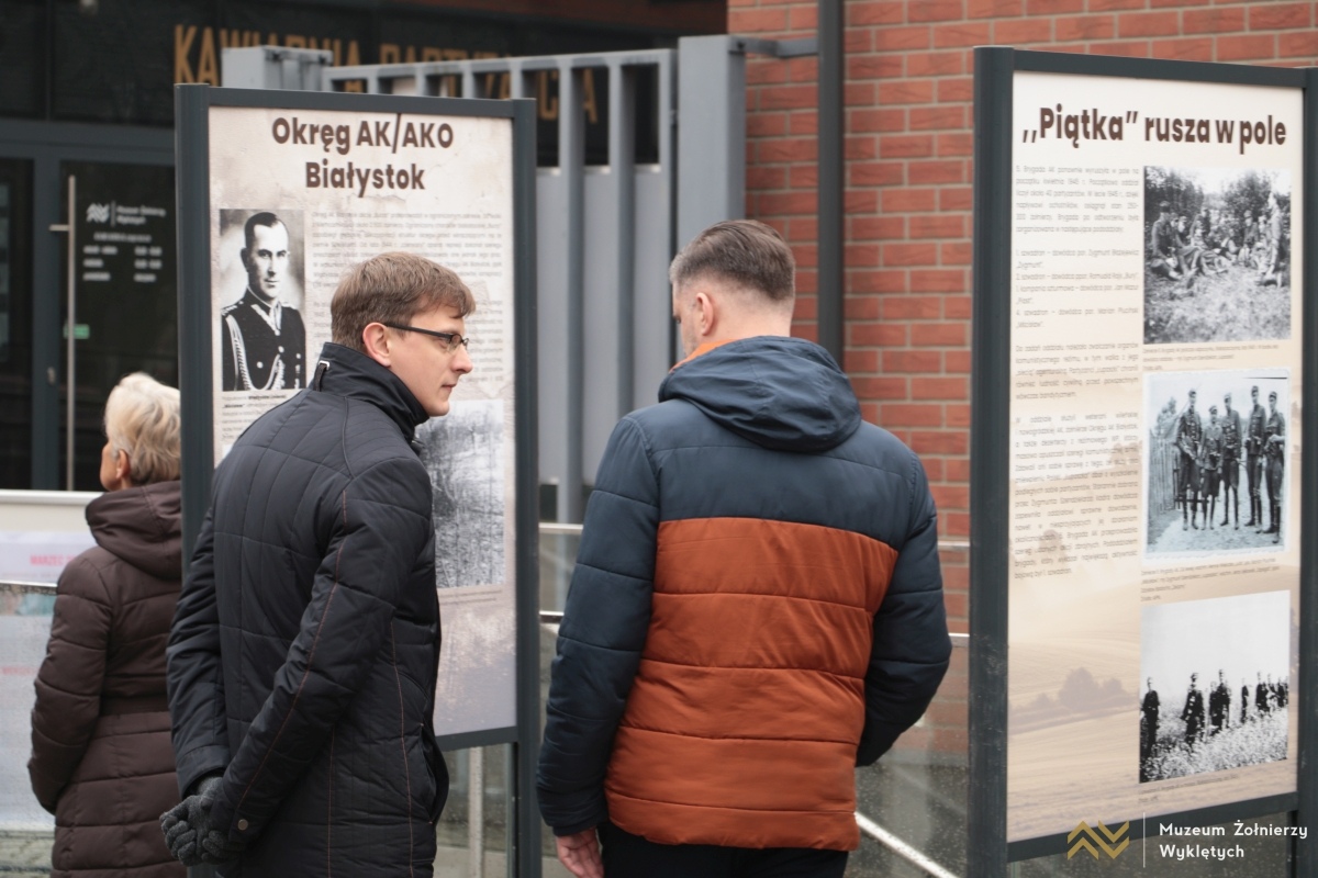 Narodowy Dzień Pamięci Żołnierzy Wyklętych - dzień pierwszy [28.02.2025] - zdjęcie #37 - eOstroleka.pl