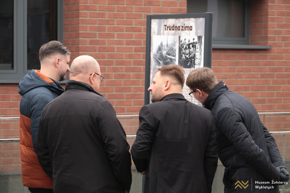 Narodowy Dzień Pamięci Żołnierzy Wyklętych - dzień pierwszy [28.02.2025] - zdjęcie #36 - eOstroleka.pl