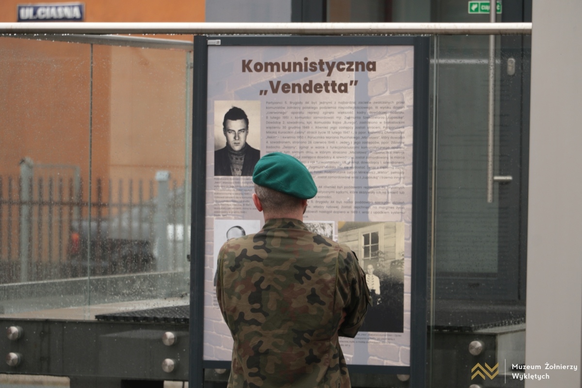 Narodowy Dzień Pamięci Żołnierzy Wyklętych - dzień pierwszy [28.02.2025] - zdjęcie #35 - eOstroleka.pl