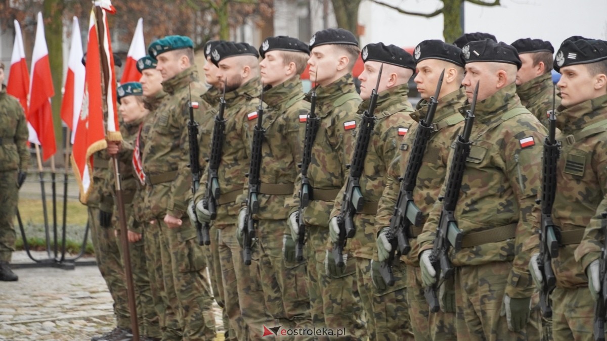 Narodowy Dzień Pamięci Żołnierzy Wyklętych - uroczystości pod pomnikiem Ofiar Terroru Komunistycznego [01.03.2025] - zdjęcie #189 - eOstroleka.pl