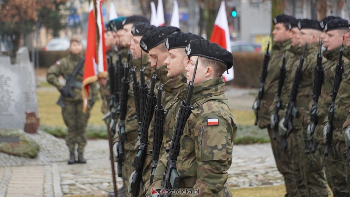 Narodowy Dzień Pamięci Żołnierzy Wyklętych - uroczystości pod pomnikiem Ofiar Terroru Komunistycznego [01.03.2025] - zdjęcie #185 - eOstroleka.pl